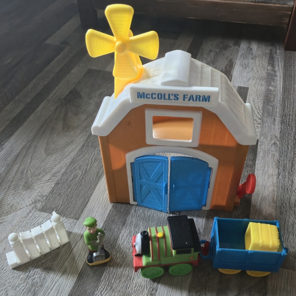 Fisher-Price Thomas & Friends McColl’s Farm Playset Percy Train & Figure 5pc Set